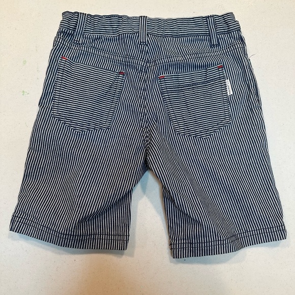Boys shorts size 5/6 - Picture 2 of 4